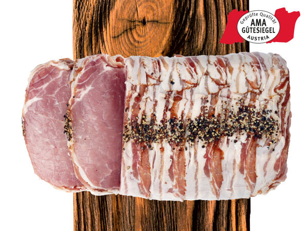 Frische Duroc Karreerose im Speckmantel