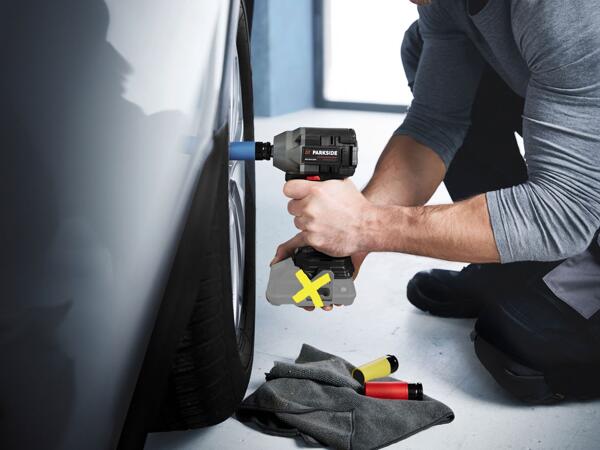 Cordless impact wrench