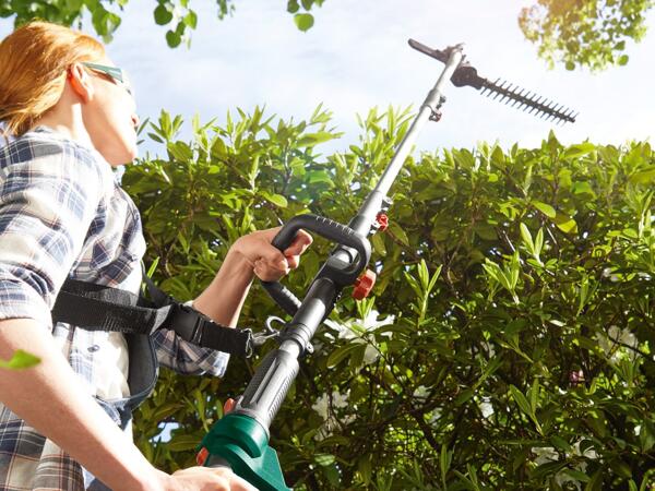 900W Long-Reach Hedge Trimmer