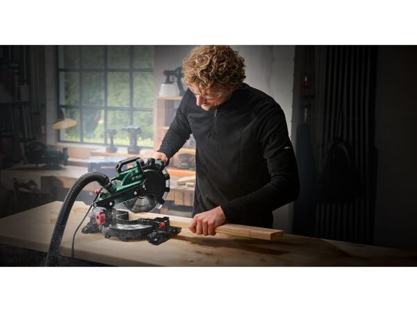 Compound mitre saw