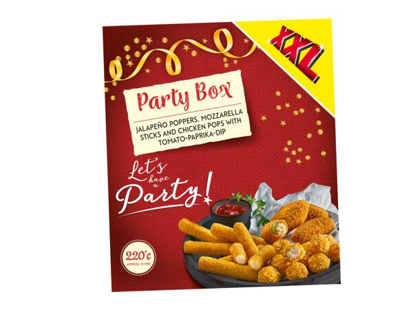 Party box with dip sauce