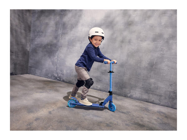 Playtive Scooter with LED Wheels