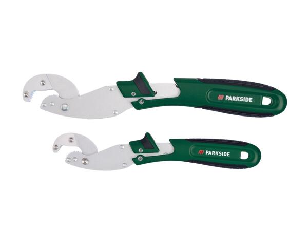 Universal wrench set or universal socket wrench set