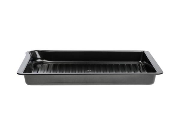 Oven tray or roasting tray