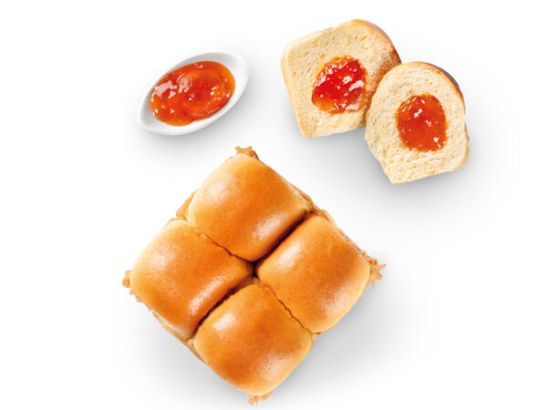 Buchteln mit Marillenmarmelade