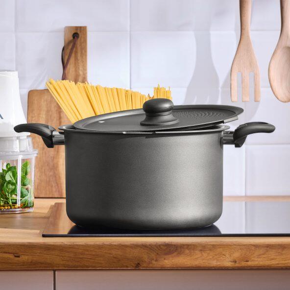 CROFTON(R) 				Casserole avec couvercle passoire, 26 cm
