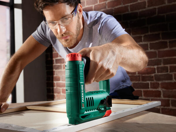 Cordless Stapler / Nailer