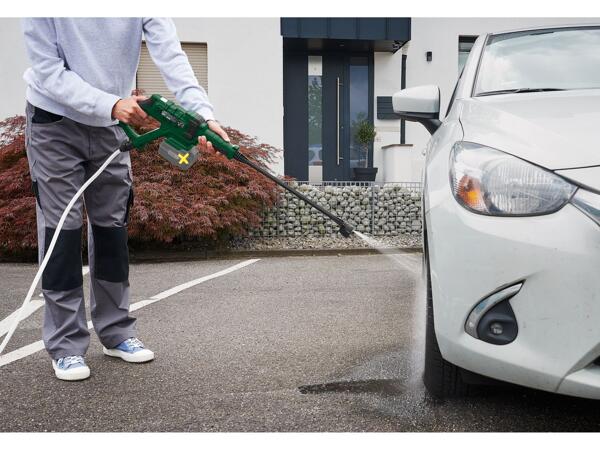 Cordless pressure washer