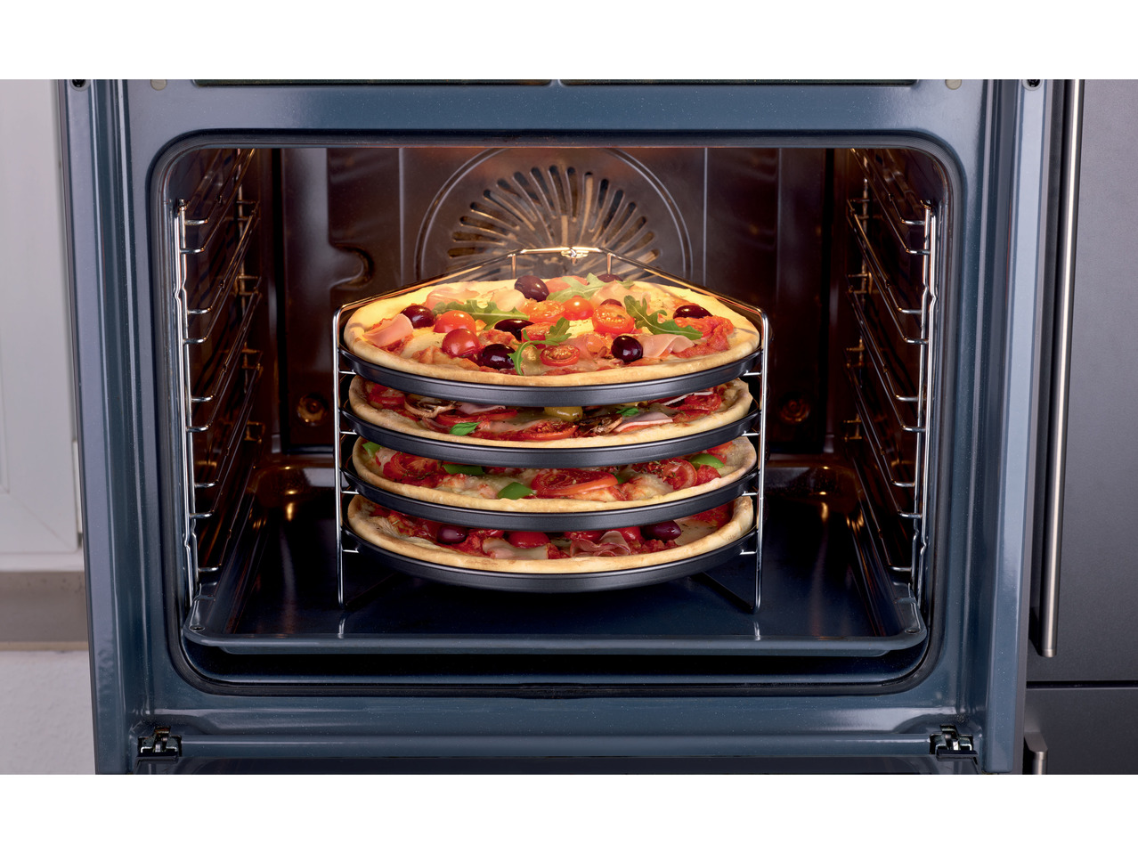 BAKSET FÖR PIZZA