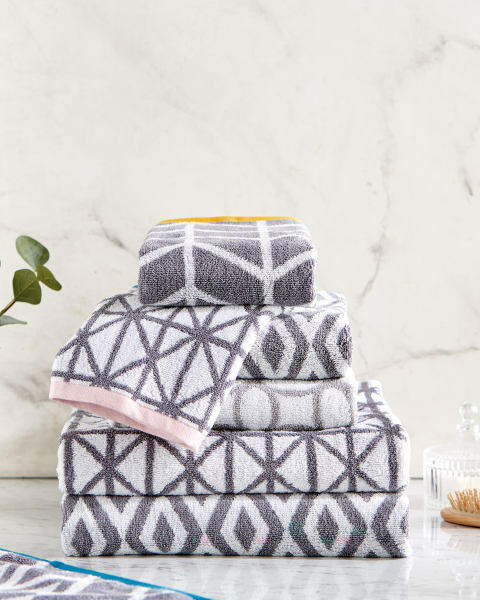 Chevron Patterned Bath Sheet