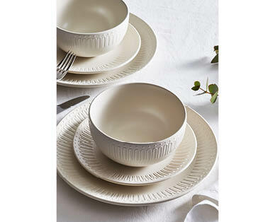 Noel Dinnerware 12 Piece Set