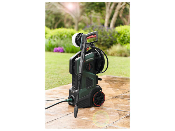 2400W Pressure Washer