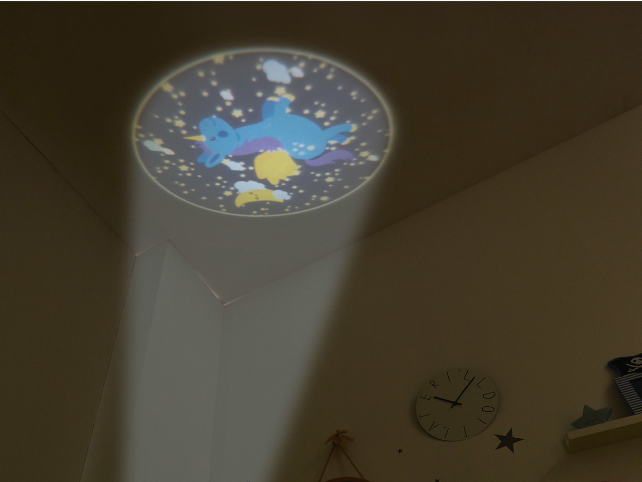 LED noční svítidlo s projekcí
