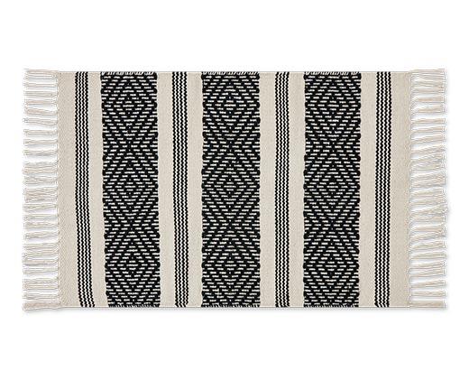 Huntington Home 24" x 36" Hand Woven Accent Rug