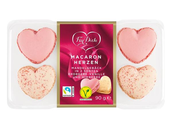 Frische Macarons in Herzform