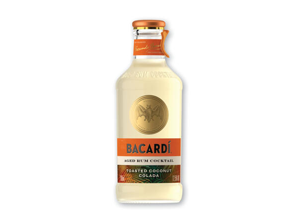 Bombay Sapphire gin og tonic eller Bacardi rom cocktail