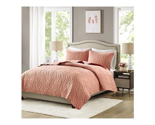 Huntington Home
Embroidered Quilt Set
