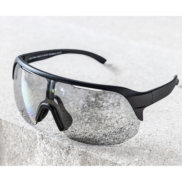 Sport-Brille mit selbsttönenden Gläsern