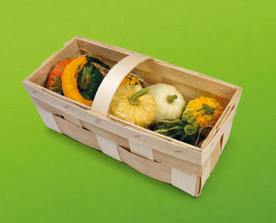 Herbstdekoration im Spankorb