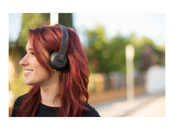 Skullcandy Uproar Wireless On-Ear Bluetooth(R) Headphones1