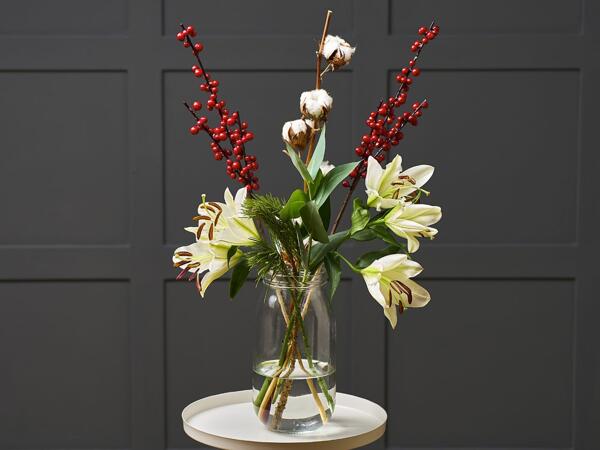 Deluxe Lily & Ilex Bouquet