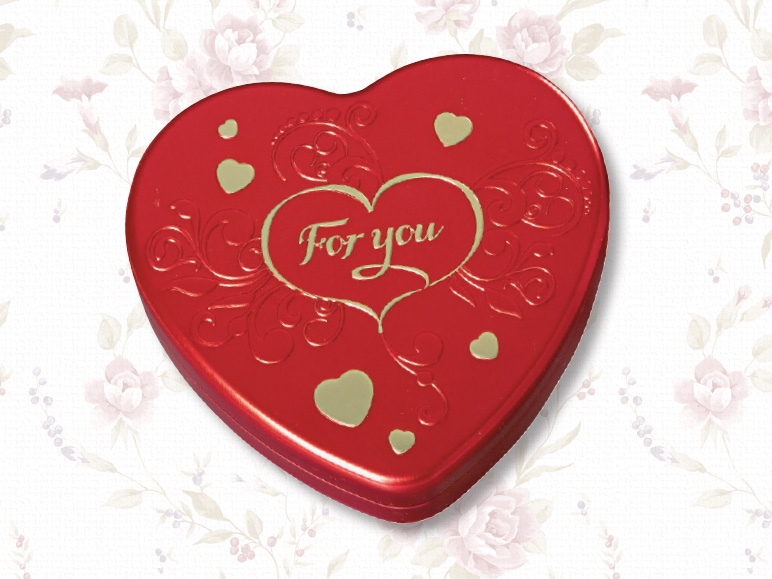 Cioccolatini alla gianduia in scatola a forma di cuore