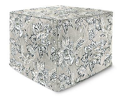 Belavi 
 Outdoor Pouf