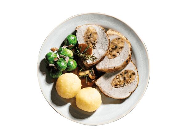 Frisches Schweinskarree mit Dattel-Speck-Füllung