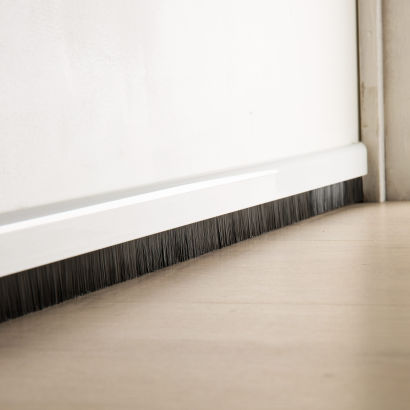 Isolant de porte avec brosse
