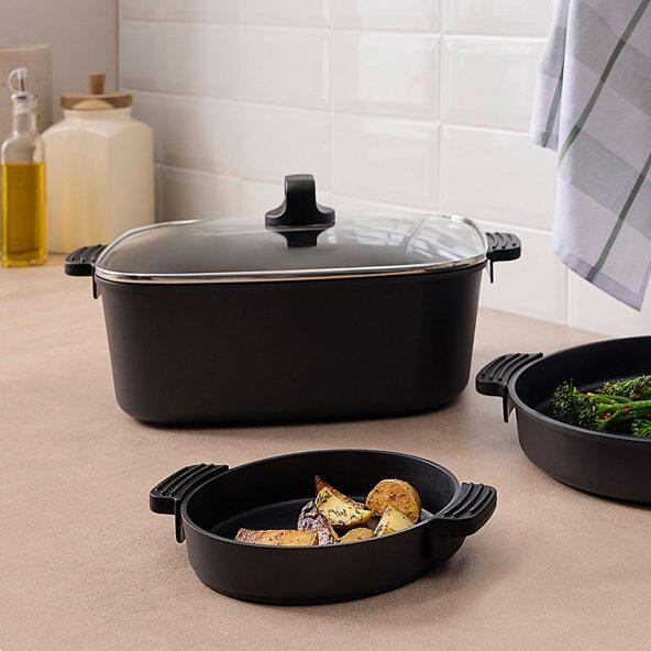 CROFTON(R) 				Sauteuse en fonte d'aluminium