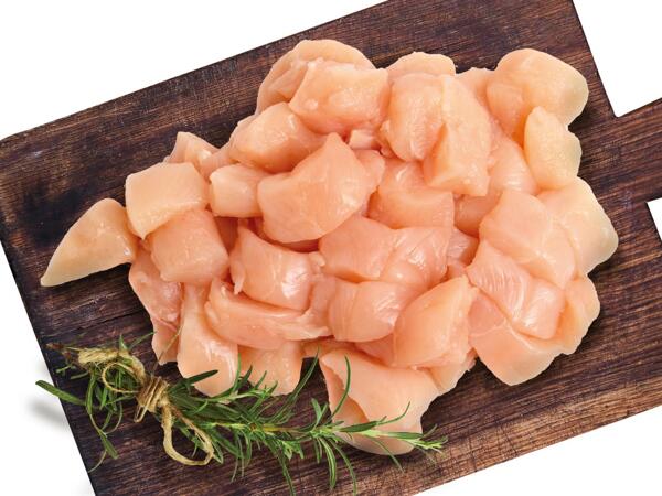 Frisches Hendlfilet gewürfelt