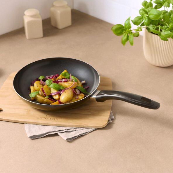 CROFTON(R) 				Aluminium pan, 24 cm