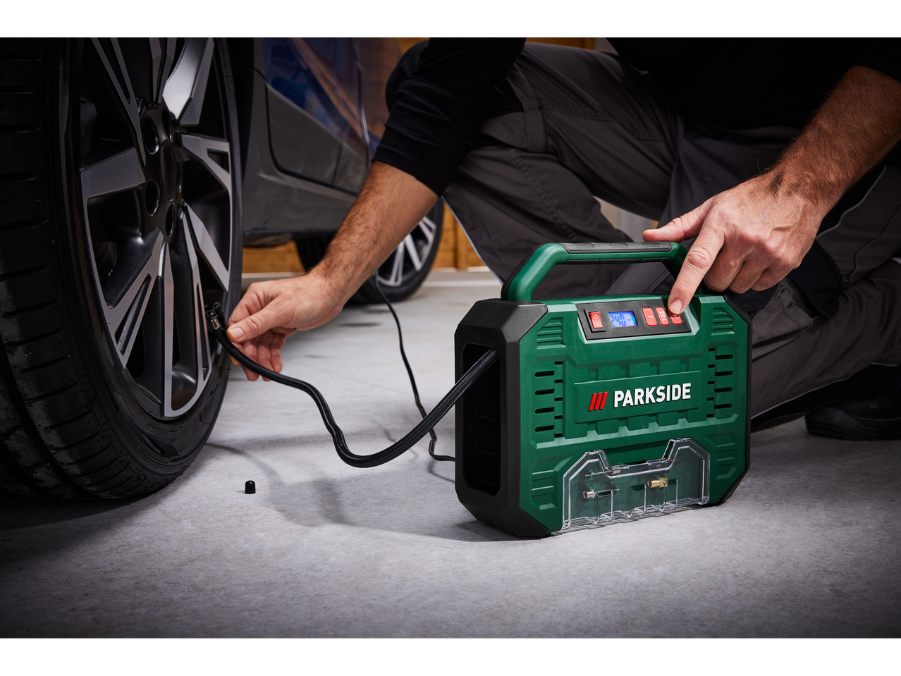 Portable 12V / 230V Compressor with Digital Display