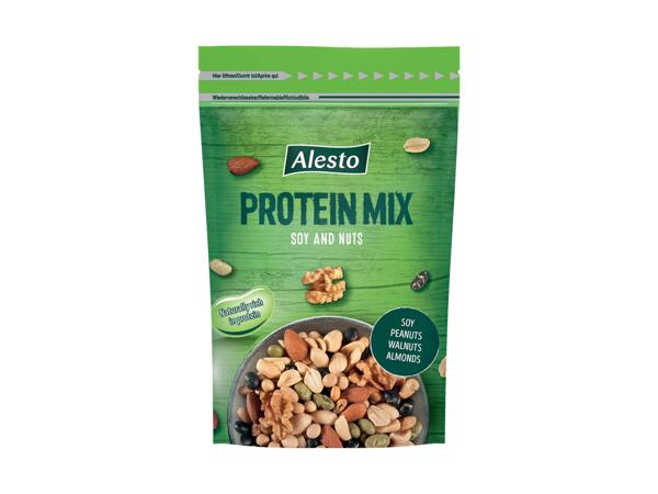 Mix of dried fruits and soya beans
