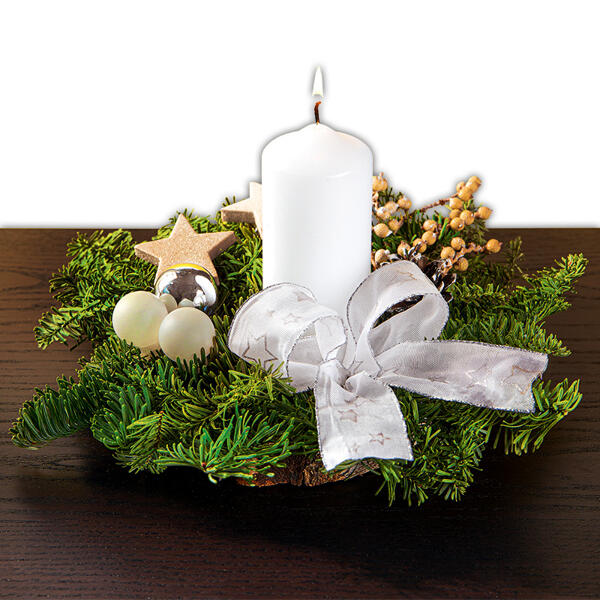 Adventsgesteck mit einer Kerze
