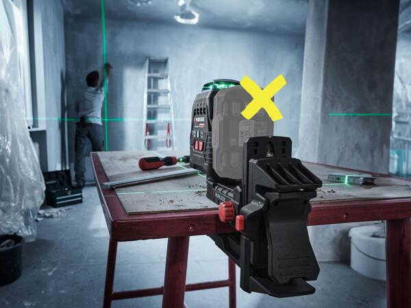 Cordless cross line laser