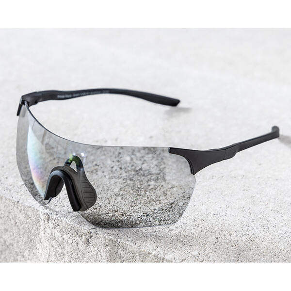 Sport-Brille mit selbsttönenden Gläsern