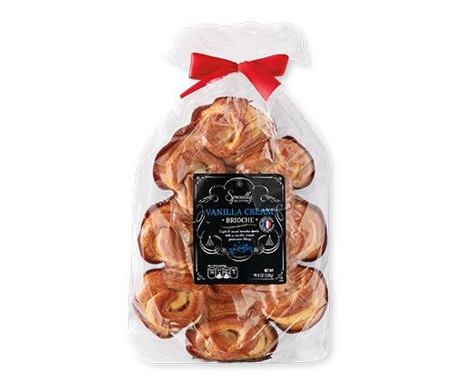 Specially Selected 
 Christmas Tree Brioche Chocolate Chip or Vanilla Cream