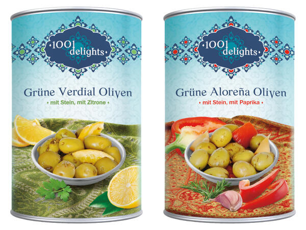 Grüne Oliven mariniert mit Stein