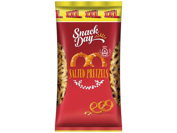 XXL Salted Pretzels
