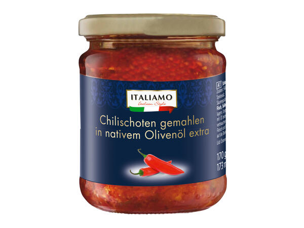Chilischoten gemahlen in extra nativem Olivenöl