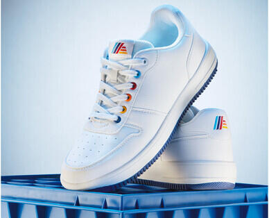  Sneakers