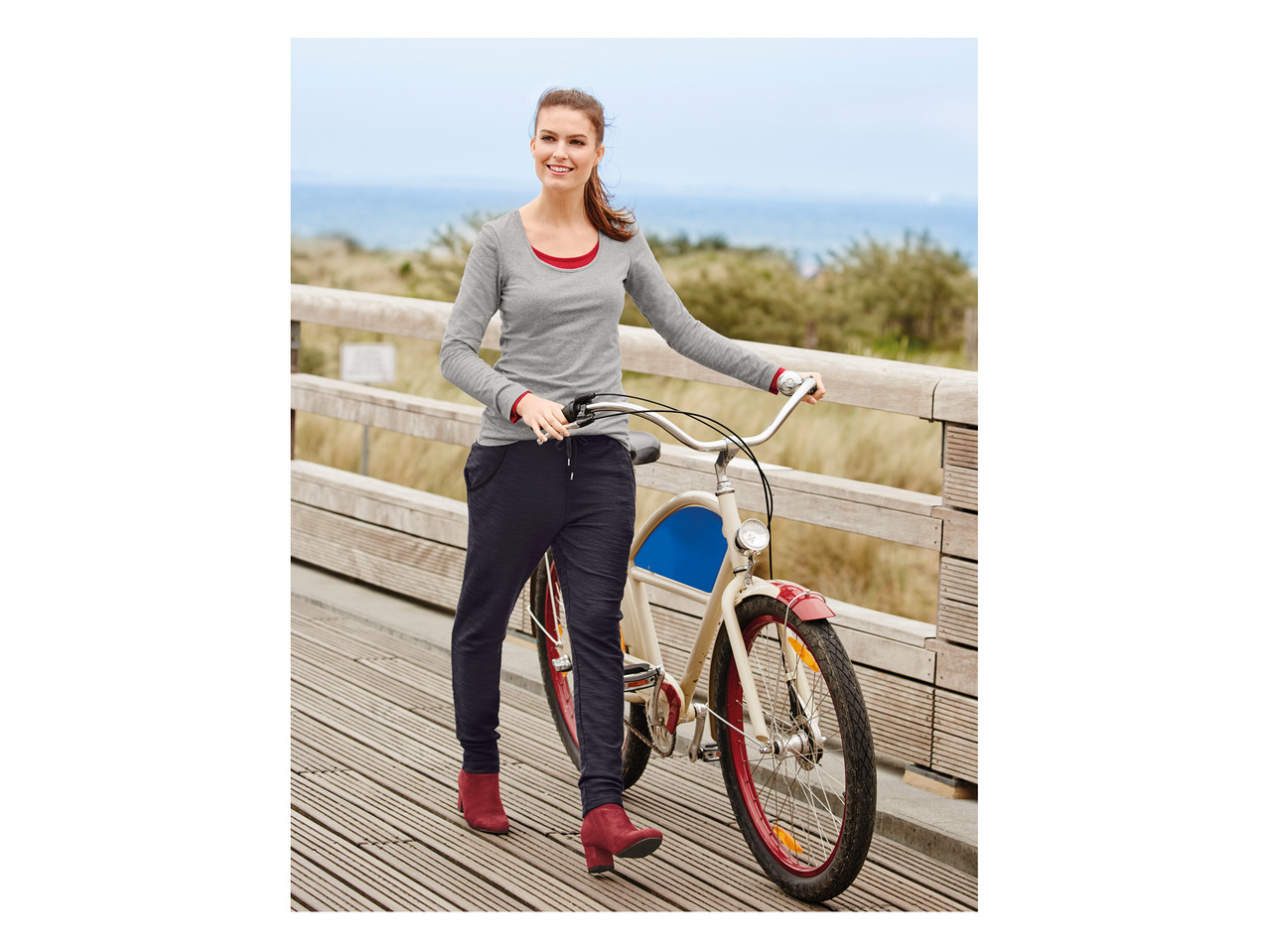 Esmara Long Sleeved T-Shirt1