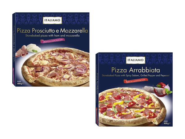 Pizza cuite au four à bois