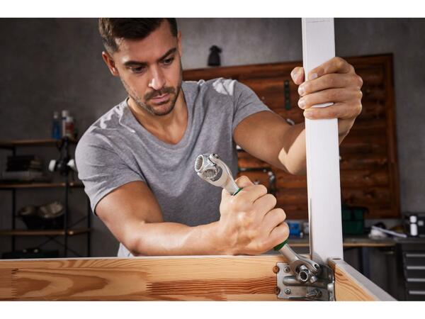 Multi-functional socket wrench, multi-functional ratchet or multi-functional ratchet wrench