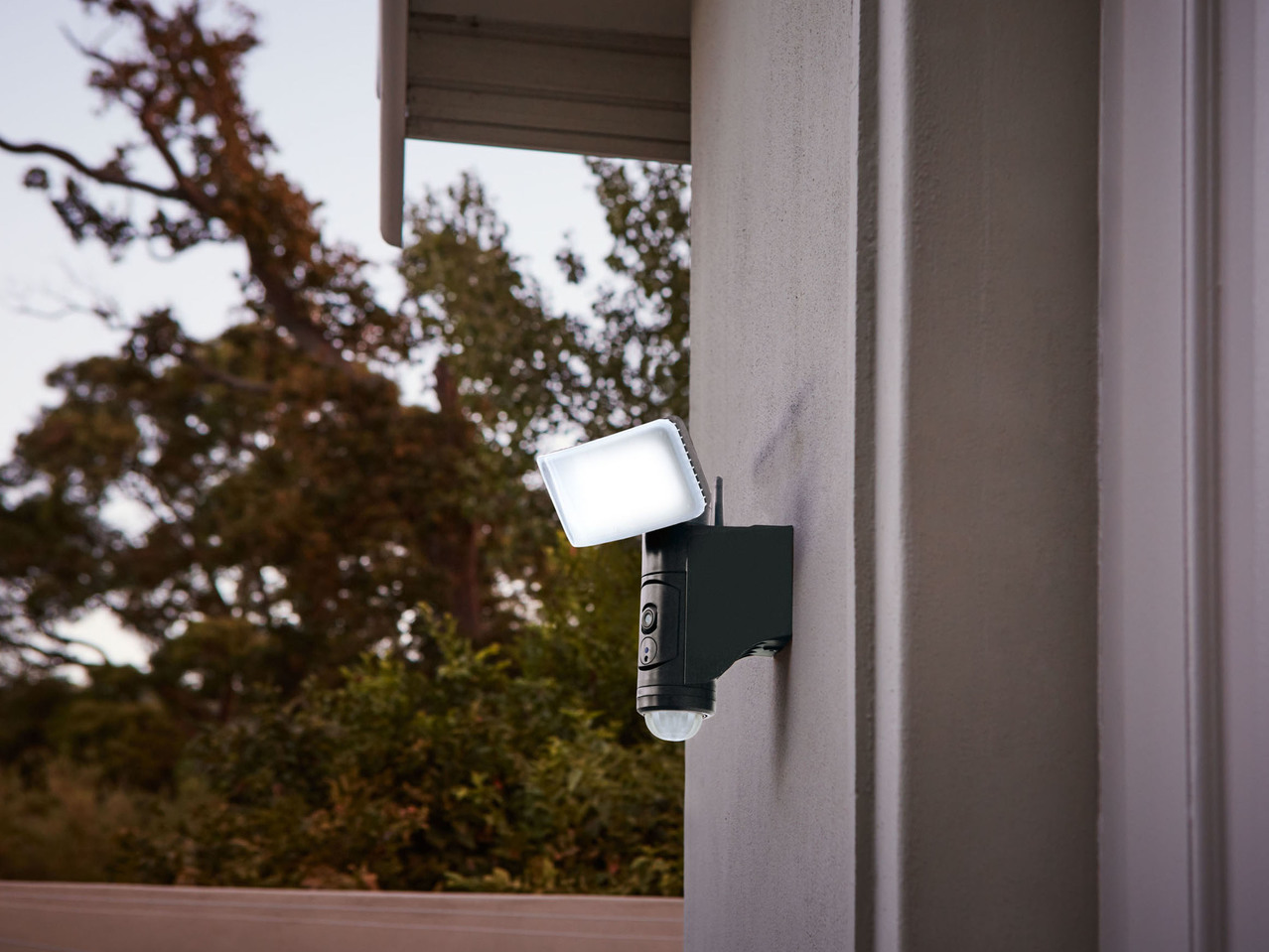 WiFi Outdoor Camera with LED Light