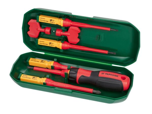 Screwdriver and interchangeable blade set