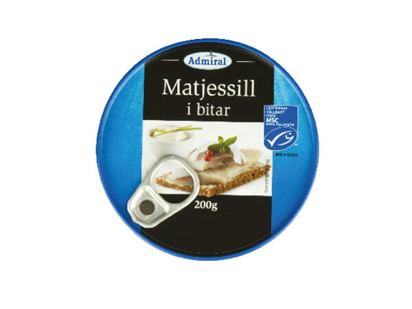 Matjessill i bitar