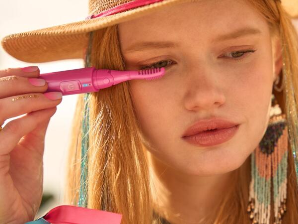 Heated Eyelash Brush
