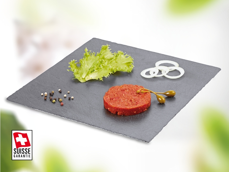 Beef-Tatar aus feinstem Schweizer Rindfleisch und schmackhafter Sauce